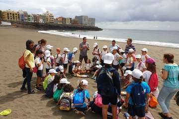 Una doble limpieza de playas para celebrar el Día del Medio Ambiente (Foto TA)